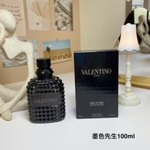 💹62✍️专柜版本
华伦天奴新款香水100ml！味道：墨色先生！