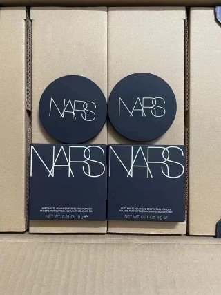 💹45✍️明通版本
新款Nars小飞饼粉饼9G1号CLIFF,2号COVE,打12个件144个,现货供应
