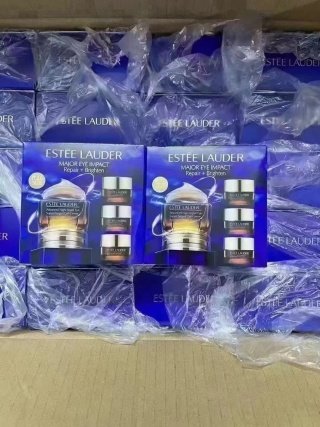 💹70✍️明通版本
雅诗兰黛小棕瓶精华一拖三套装
雅诗兰黛抗蓝光眼霜一拖三套装,