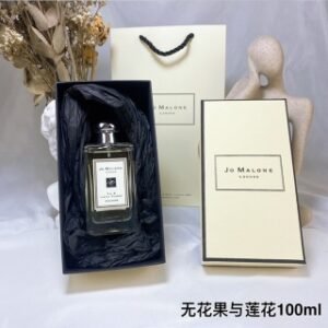💹40✍️鼠尾草与海盐,无花果与莲花,苦橙,含羞草与小豆蔻,葡萄柚子,红玫瑰,黑石榴,忍冬与印嵩,橙花,牡丹,虞美人,杏桃花,青柠,黑莓,蓝风铃,英国梨,
💹45✍️银桦与薰衣草
💹45✍️胭脂玫瑰
💹45✍️玫瑰水与香草
💹45✍️葡萄柚子
💹45✍️琥珀与薰衣草
💹45✍️罗勒与橙花
💹45✍️英国橡树与榛果
💹55✍️英国梨与香豌豆
专柜版本,祖马龙香水经典款100ml!味道🔜鼠尾草与海盐,无花果与莲花,苦橙,胭脂玫瑰,银桦与薰衣草,含羞草与小豆蔻,玫瑰水与香草,葡萄柚子,琥珀与薰衣草,罗勒与橙花,红玫瑰,黑石榴,忍冬与印嵩,橙花,牡丹,虞美人,杏桃花,青柠,黑莓,英国梨与香豌豆,蓝风铃,英国梨,英国橡树与榛果。