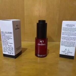 💹25✍️专柜版本
独家私模新品,香奈儿一号红山茶花精华液中样20ml,包材对版,旋转按压滴管头,膏体对版对味,配中文标,打码:9601,打盒:12支