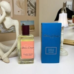 💹50✍️专柜版本
新包装欧珑情柚独钟(柚子天堂)西柚天堂100ml，Atelier Cologne Pomelo Paradis
香调:柑橘馥奇香调
属性:中性香
特征:柑橋绿叶白色花清新辛辣
前调：葡萄柚橘子黑加仑
中调：橙花薄荷玫瑰
后调：香根草琥珀鸢尾花

香评：“酸爽的柚子与大量花香相结合,尖锐的酸感之中融合了妩媚动人的元素。一改柑橘调香水酸涩沁凉的感觉。欧珑将它的留香时间大幅度增强了，让保持清新的同时,不减持久力。