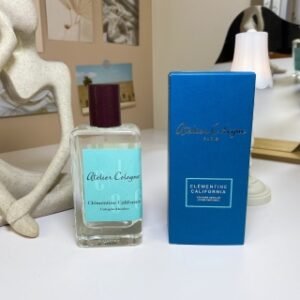 💹50✍️专柜版本
新包装欧珑加州柑橘（加州盛夏）100ml
Atelier Cologne Clementine California,2016
属性：中性香
香调：芳香柑橘调
前调：克里曼丁红橘橘子杜松子
中调：罗勒八角胡椒
后调：柏树香根草檀香木