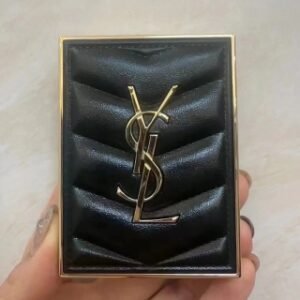 💹65✍️专柜版本
新版 YSL/圣罗兰皮革四色眼影盘正装4g,粉质对版对色配中配双眼影刷,一打12个,一件144个。2色现货:400#-500#。
