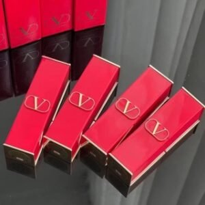 💹35✍️专柜版本
华伦天奴红管大V口红3.4g,
色号:77A,142A,217A,219A,111A ,409A
