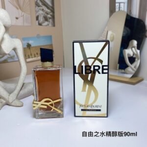 💹50✍️专柜版本
圣罗兰自由之香精醇版香水90ml
🔜 一比一质量❗️圣罗兰自由至上（自由之水）精醇版90ml
YSL Yves Saint Laurent Libre Le Parfum,2022
品牌：圣罗兰
属性：女香
香调：花香东方调
前调：生姜藏红花橘子香柠檬
中调：橙花薰衣草
后调：香草蜂蜜零陵香豆香根草
