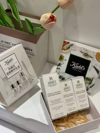 💹72✍️明通版本
科颜氏淡斑50ml一拖二套盒50ml+15ml+15ml 明通版本,同步正品质量,平台代购直出无压力【箱规】件48套,配中文标