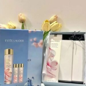 💹145✍️明通版本
新版 雅诗兰黛樱花水1拖2套盒200ml+100ml+100ml 明通版本，同步正品质量☑️平台代购直出无压力【箱规】件25套，配中文标，