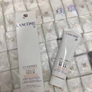 💹35✍️明通版本,清爽
💹45✍️明通版本,滋润
明通版本,兰蔻小白管防晒霜50g滋润型,清爽型 到货,件192支,配中文标