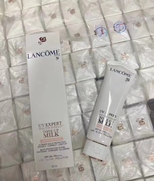 💹35✍️明通版本,清爽
💹45✍️明通版本,滋润
明通版本,兰蔻小白管防晒霜50g滋润型,清爽型 到货,件192支,配中文标