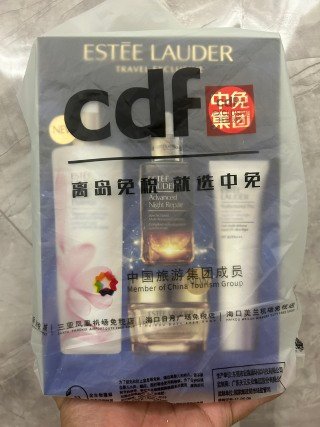 💹260✍️明通版本
雅诗兰黛限定超值护肤王炸四件套,市场独家质量,非流通货,供平台,可佩海免新版三标 CDF袋子 需要下单备注.