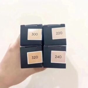 💹20✍️专柜版本
欧莱雅吸油棒粉底液35ml🔜色号‣ 220# 240# 300# 320#💥