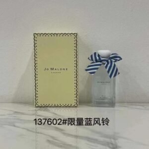 💹55✍️专柜版本
祖马龙香水2024限量款100ml！5个味道：蓝风铃。姜饼，柏木与葡萄柚，苦橙，英国梨