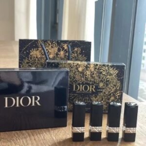 💹45✍️明通版本
22版圣诞新版迪奥口红小样四件套盒
明通版本+最新打码
肤感外盒+凹凸烫金
1.5g*4支铝管专柜版:999+720+760+100
市面最新打码4A01,件80套
有效期至2027年01月