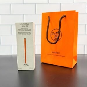 💹32✍️专柜版本
打码更新至最新日期6A01✔️
爱马仕护手霜100ml 独家私模 细节全对版 味道对香 市面最高版本 非流通普货 正品质量直供 支持对比 配礼袋+中文标 打12 件72