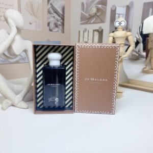 💹55✍️专柜版本，
祖马龙/祖玛珑23限定柏木与葡萄藤100ml
Jo Malone Cypress Grapevine Cologne Intense,2020
品牌：祖马龙
调香师：Sophie Labbe
属性：中性香
香调：芳香木质调
气味：柏树木质香蔓藤
