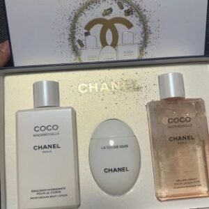 💹85✍️专柜版本,
香奈儿coco全身香氛三件套升级款 身体乳200ml 沐浴露200ml 白色鹅蛋护手霜轻盈型50ml 配礼袋+中文标 件24