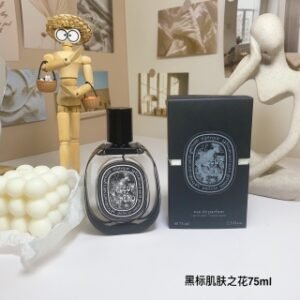 💹42✍️专柜版本
蒂普提克黑标纸盒版75ml!味道:肌肤之花,无花果,杜桑,檀道,水中影,爵梦,玫瑰之水。