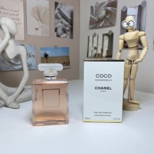 💹52✍️明通版本
香奈儿白可可小姐/coco粉100ml
Chanel Coco Mademoiselle,2001
品牌：香奈儿
调香师：Jacques Polge
属性：女香
香调：花香东方调
前调：橙子橘子香柠檬橙花
中调：玫瑰茉莉含羞草依兰
后调：广藿香麝香香草香根草零陵香豆
红没药