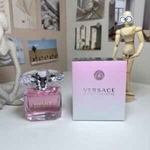 💹55✍️明通版本
范思哲粉钻香水90ml/明通版
🔜 明通版.高质量❗🇮🇹VERSACE/范思哲晶钻女士（粉钻）90ml
Versace Bright Crystal,2006
品牌：范思哲
调香师：Alberto Morillas
属性：女香
香调：果香花香调
前调：日本柚子石榴冰
中调：牡丹莲花木兰
后调：麝香桃花心木琥珀