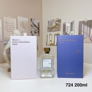 💹60✍️专柜版本
Maison Francis Kurkdjian MFK库尔吉安限定香水 724不夜城EDP 200ml
梵诗柯香
724这支香水想要带出NEWYORK的都市沸腾感，让使用者7天24小时都弥漫在干净纯净的香气中。

初调:意大利佛手柑，醛香
中调:抽象的白花香调，埃及茉莉教
基调:檀香,白麝香