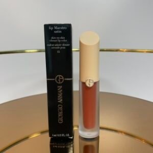 💹20✍️专柜版本 
阿玛尼小粉盖唇釉4ml！6个色号：02-04-14-15-16-17。