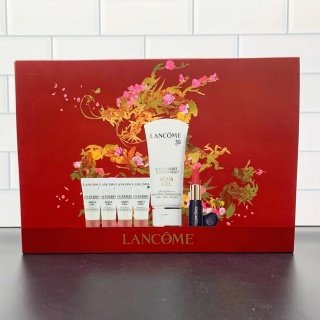 💹90✍️明通版本
兰蔻小白管防晒霜耀启龙年礼盒 正装50ml 小样10ml*4 兰蔻菁纯哑光口红小样505#1.6g 细节全对版 味道对香 市面最高版本 非流通普货 正品质量直供 支持对比 配礼袋+中文标 打24 件48