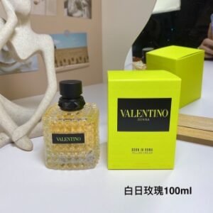 💹62✍️专柜版本，重新到货，
华伦天奴香水100ml ，白日玫瑰，朋克甜心，冒险小姐