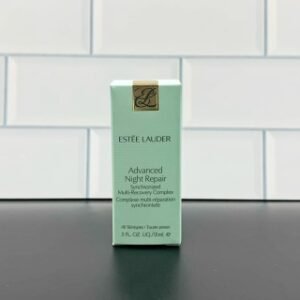 💹16✍️明通版本，中样15ml
雅诗兰黛小棕瓶特润精华中样明通版15ml 正品膏体新奇士草酸味 瓶身紫光灯下无荧光反应 外盒logo紫光灯下有白点 金色logo表面有针孔状 细节全对版 味道对香 市面最高版本 非流通普货 正品质量直供 支持对比 配中文标 打24 件384