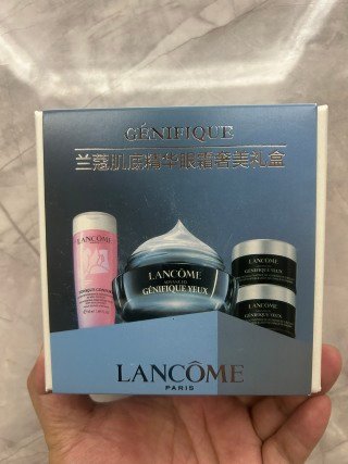 💹100✍️专柜版本
新品 兰蔻小黑瓶眼霜奢美礼盒套装(小黑瓶发光眼霜15ml+小黑瓶发光眼霜5ml×2+兰蔻粉水50ml×1 )