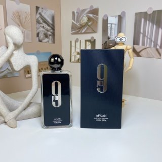 💹65✍️专柜版本
阿芙南之香Afnan 黑色9pm 100ml,2020
品牌:阿芙南之香
属性:男香
香调:美食东方调
前调:苹果肉桂薰衣草香柠檬
中调:橙花铃兰
后调:香草零陵香豆琥珀广藿香