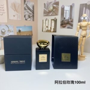 💹60✍️专柜版本
阿拉伯玫瑰100ml
阿玛尼高定私藏1001夜系列-
Giorgio Armani Armani Prive Rose d'Arabie,2010
品牌：阿玛尼
属性：中性香
香调：花香东方调
气味：玫瑰沉香（乌木）广藿香香草