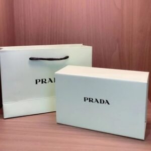 💹55✍️专柜版本
普拉达口红1.6g中样两件套
配礼品袋
2组可选，a组b101-b03，b组b103-u000