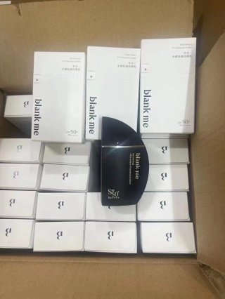 💹25✍️专柜版本
韩国blankme半分一防晒霜50ML
对版私模质量 膏体细节全对版
件192支 打24支 配防伪