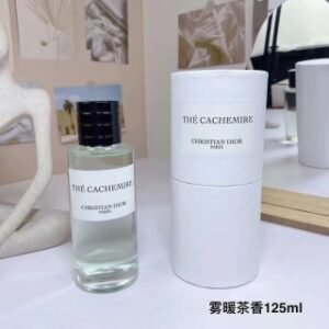 💹60✍️专柜版本
迪奥典藏香水100ml！味道：幸运风铃，歌舞玫姬，蒙田沙龙，墨山繁花，银影青木，落樱轻舞，暗木幽香，旷野信步，雾暖茶香，1947，蒙田大道，紫魅乌木，波西玫雅，蒙田柑香，伊甸洛克，牡丹花韵，琥珀幽香，烟彩，素馨佳人，沉香玫瑰，南法假日，忘优圣木！