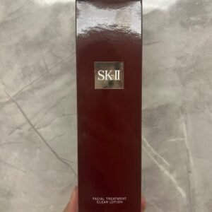 💹95✍️明通版本
SK-II清莹露230ML,新日期,对版对味,可过小红书真假对比图,瓶身logo通过反光有纹路,外包装logo立体,贴标logo一正一反,液体摇晃气泡密集,散的非常慢,市场独家质量,非流通货,供平台,明通公认版本