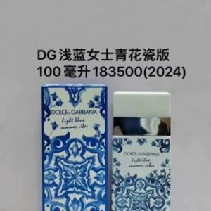 💹50✍️专柜版本
杜嘉班纳青花瓷女士/浅蓝夏日氛围版100ml
Dolce&Gabbana Light Blue Summer Vibes,2023
品牌：杜嘉班纳
属性：女香
香调：木质花香调
前调：香柠檬
中调：桃子
后调：雪松