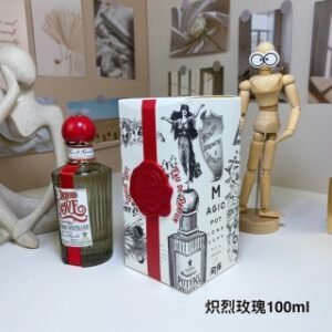 💹70✍️专柜版本
潘海利根新款香水100ml！味道：炽烈玫瑰，幸运四叶草，无畏香草，初醒桂香，静谧檀木 ！