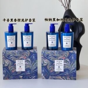 💹135✍️专柜版本
帕尔玛之水手部护理节日两件套套装,两种香型可选🔜
❗️蓝色地中海系列——卡普里岛香橙/帕纳里加州桂
❗️经典古龙系列——克罗尼亚/早安
-规格:洗手液*300ML+护手霜*300ML
-包装:洗手液+护手霜+节日随行礼盒+同款礼袋
-箱规:24套/件
-用途功效:
洗手液:清洁手部、身体沐浴、深度清洁、去除软化、角质、滋润肌肤等
护手霜:滋润保湿、细腻呵护、水油平衡、修复肌肤屏障等