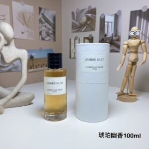 💹60✍️专柜版本
迪奥典藏系列-琥珀幽香100ml
Dior Ambre Nuit,2009
品牌：迪奥
调香师：Francois Demachy
属性：中性香
香调：东方调
前调：香柠檬葡萄柚
中调：玫瑰粉红胡椒
后调：龙涎香愈创木雪松广藿香