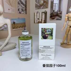 💹45✍️专柜版本
马丁马吉拉香水100ml！味道：游乐场之夜，番茄园子。