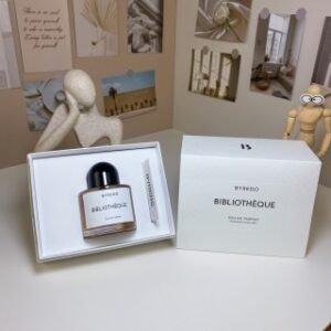 💹45✍️专柜版本
柏芮朵百瑞德图书馆100ml
Byredo Bibliotheque,2017
品牌:柏芮朵
属性:中性香
香调:木质花香调
前调:李子桃子
中调:紫罗兰牡丹
后调:皮革广藿香香草麝香