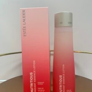 💹65✍️明通版本
新版 雅诗兰黛 红石榴水200ml，全新版本质地更清爽了，相当好吸收，含2.5%烟酰胺+NUTRI-9鲜能活萃成分干净温和，有效抗初老、淡化痘印、改善暗沉细腻毛孔，皮肤变得更亮更细腻，除了日常拍打使用也可以用来湿敷敷5mins皮肤水润透亮!