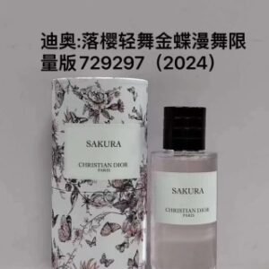 💹65✍️专柜版本
迪奥典藏香水金蝶漫舞限量款125ml！味道：727297落樱轻舞，727310蒙田沙龙，727273幸运风铃，727334素馨佳人。