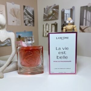 💹55✍️专柜版本
兰蔻美丽人生非凡玫瑰100ml
Lancome La Vie Est Belle Rose Extraordinaire,2024
品牌：兰蔻
属性：女香
香调：花香木质调
前调：玫瑰
中调：鸢尾花
后调：木质香麝香