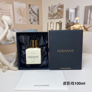💹65✍️专柜版本
妮姗皮影戏100ml
Nishane Hacivat,2017
品牌:妮姗
香调:西普调
前调:菠萝葡萄柚香柠檬
中调:雪松广藿香茉莉
后调:橡木苔木质香
属性:中性香
调香师:Jorge Lee,Murat Katr
标签:木质柑橘苔藓水果