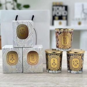 💹85✍️专柜版本
蒂普提克香薰蜡烛2024冬日限量款190g!味道:s冷杉,d蜜果,c柔絮。