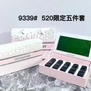 💹68✍️
24新款 迪奥磁吸蓝金口红小样五件套520限定款!内含:1.5g ×5。色号:丝绒999-720-888-777-840。