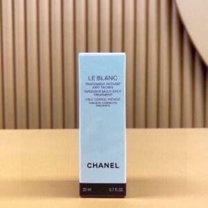 💹40✍️专柜版本
CHANEL香奈儿2023新款光彩美白精华20ml❗️润泽提亮 淡化斑点,减少色斑暗沉,由内而外现白皙肤色👌修正肤色 水感娇嫩,打开肌肤美白补水通道,促进后续吸收👌长效持妆 净透靓泽,直达肌底,减少暗黄,肌肤重获透明感~