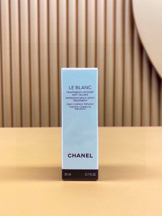 💹40✍️专柜版本
CHANEL香奈儿2023新款光彩美白精华20ml❗️润泽提亮 淡化斑点,减少色斑暗沉,由内而外现白皙肤色👌修正肤色 水感娇嫩,打开肌肤美白补水通道,促进后续吸收👌长效持妆 净透靓泽,直达肌底,减少暗黄,肌肤重获透明感~